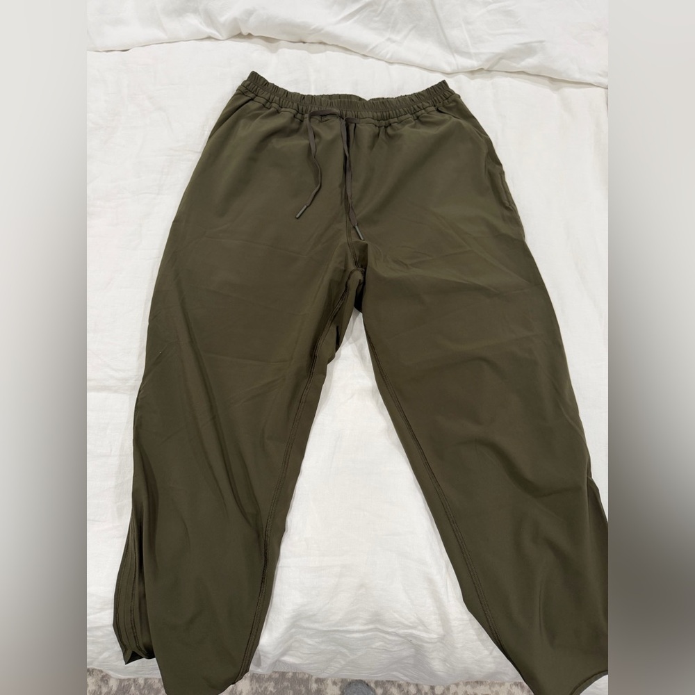 Lululemon track pants olive size 6